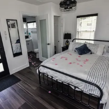 Cozy modern little cabin in Crestline