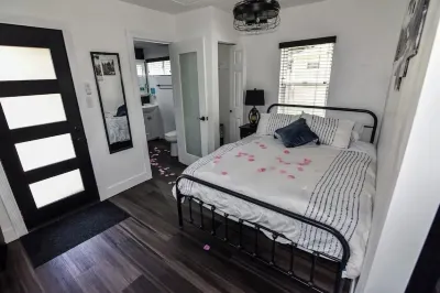 Cozy modern little cabin in Crestline Hotels near Crestline Library