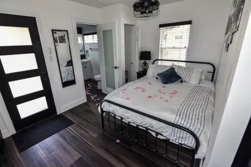 Cozy modern little cabin in Crestline