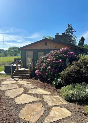 Private home beautiful mountain views, near dwtn Asheville, Hot tub, fire pit Hotel in zona The Farm