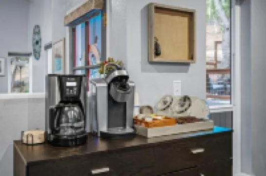 Charming Cambria Retreat w HotTub, Sleeps 8, FirePit, 5 min to Coast/Main St