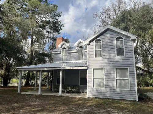 Azalea Farmhouse Hotels in McIntosh