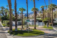 Twin Palms Mid-Century w Private Pool/Spa & Views