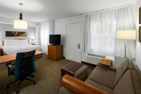 TownePlace Suites Seattle Southcenter Отели рядом с достопримечательностью «Holy Spirit Catholic Church»