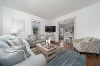 Relax at this charming, cozy DT hideaway - Pet friendly
