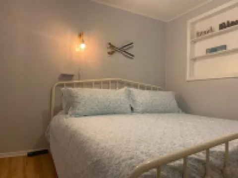 Beach House in Caseville Center walking distance to Everything