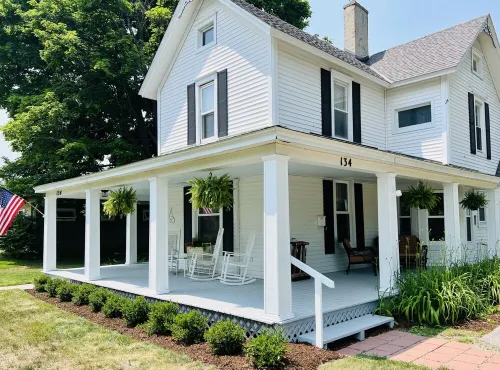Downtown Boyne City, Spacious 5-Bedroom Home Close to Lake Charlevoix Beach