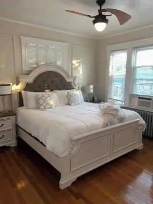 Spacious 2nd fl 4 bedroom 2 bath  apartment