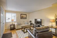 Beautiful home, easy access to everything! Hotels in Edgewater