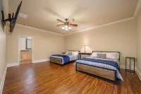 The St. Thomas On Lake Hamilton - Sleeps 10, Lakefront!