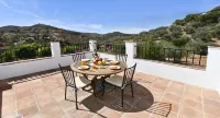 Villa Torcal 3, Heated pool , wifi, walk to bar! BBQ, Petfriendly