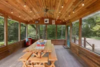 Private home on 18th hole of Beautiful Butternut Hills. 25 Minutes to Hayward! Hotels in Madge