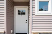 Brand New Modern and Cozy Townhouse On The Cusp Of Downtown Traverse City