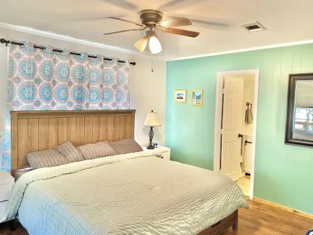 Creekside accommodations near Mt. View - Pet Friendly and a kids paradise