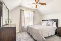 Sleeps 8: King sized bed - Home away from home, yet close to everything!