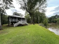 Charming 2-bedroom chalet with AC and WiFi in Caledonia
