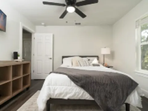 New Lovely Lockhart Home with a Lawn Hotels in Lockhart