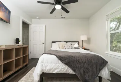 New Lovely Lockhart Home with a Lawn