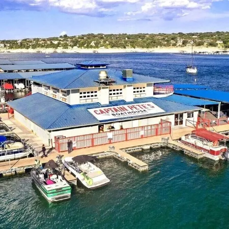 Tranquility at the Lake! 3 King Rooms+Bunks, Boat Parking+ Launch, Beach Access