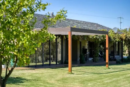 Magnificent Serene Country Retreat