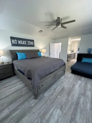 Canyon Lake TX Sleeps 17 Three King Beds