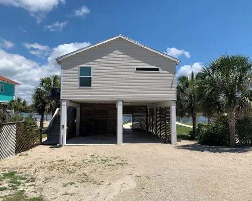 Fisherman's access and relaxation in a 2BR 2BA on River with Dock, Pet friendly! Hotels in Carrabelle