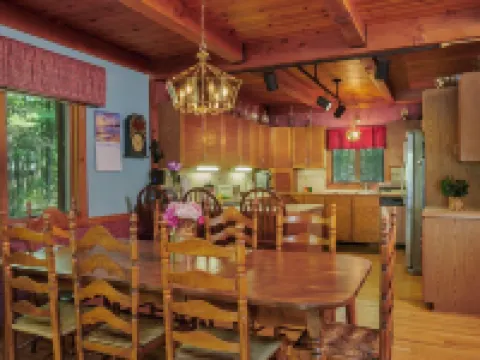 Amazing All-Season Private Lakefront Retreat! Hotels in Highland
