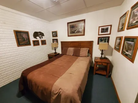 Hog Heaven- Lakefront- Lower Level of Private Home