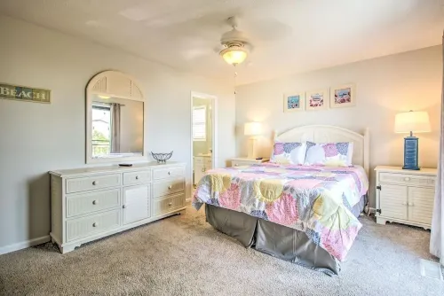 Beach Condo in great location,sleeps 6!