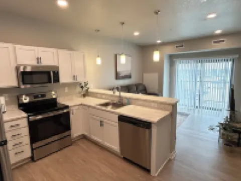 Brand New 1 Bedroom, Gym, Social Room, Balcony Hotels in Waukee