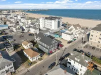 Steps from Hampton Beach and all entertainment! 2bdrm, parking spot, pets ok!