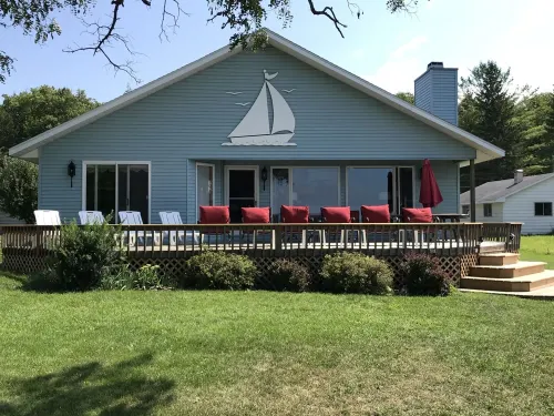 Waterfront Vacation Home Directly on Hubbard Lake - East Shore - Wifi