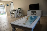 Venice Pool Home- Breezy Inn