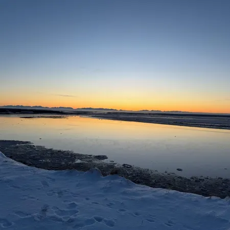 Hooked on the mouth of the Kenai! two bedroom unit with King size bed. Sleeps 6