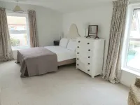 Large House (Norfolk) | Sleeps12 | 2Min Walk to Beach | Dogs Poss (2) | Playroom Hotels near Cromer Beach