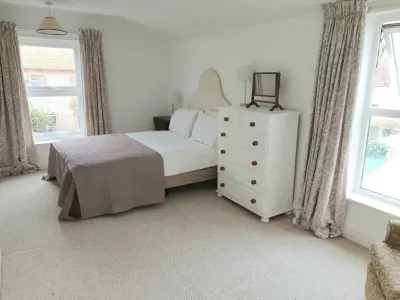 Huge house (Norfolk) | Sleeps12 | 2min walk to beach | Dogs poss (2) | Playroom