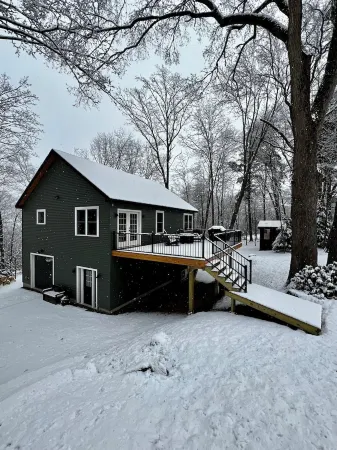 Spacious 2 Bedroom Apartment on Rural, Wooded Property.  King Bed