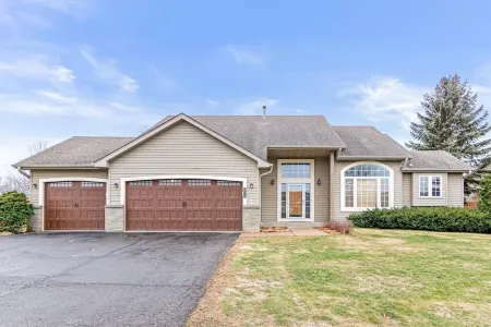 Wonderful home in prime Rosemount location.