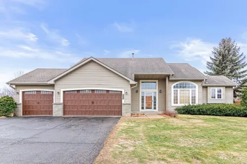 Wonderful home in prime Rosemount location.