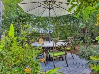 Relaxed Beach living - 1 Bed/1 Bath with Private Garden, steps to Ocean Hotels near Port Everglades