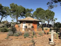 Stay on the farm - 1 bedroom cottage with deck outside of Davis