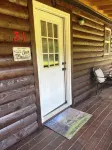 Quiet cabin in the hills close to the trails and other outdoor activities.<br>