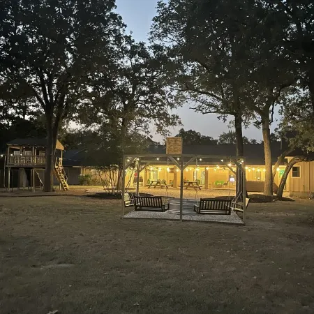Secluded Whoop Acre Ranch Sleeps 25-Loaded with Entertainment