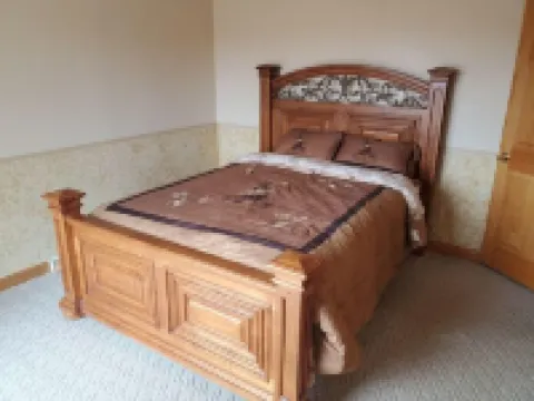 Larsen Farm Secluded Farmhouse with Hotub