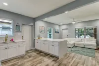 Remodeled home walking distance to Canal St.