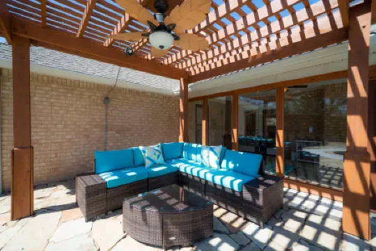 One Story House, King Beds, TV in all bedrooms, Desks, Grill and Pool.