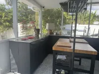 Peaceful quiet relaxing pet friendly close to Wilton Manors.