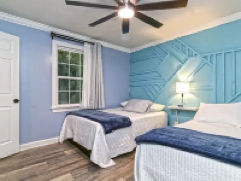 Cozy 3bdrm 2ba mins from Downtown Hotels in Gilmer