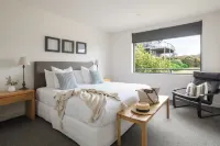The Moorings at Freycinet. Beachfront. Panoramic Mountain Views. Free wifi.