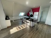 New, air-conditioned house on 1st floor with private pool, quiet location